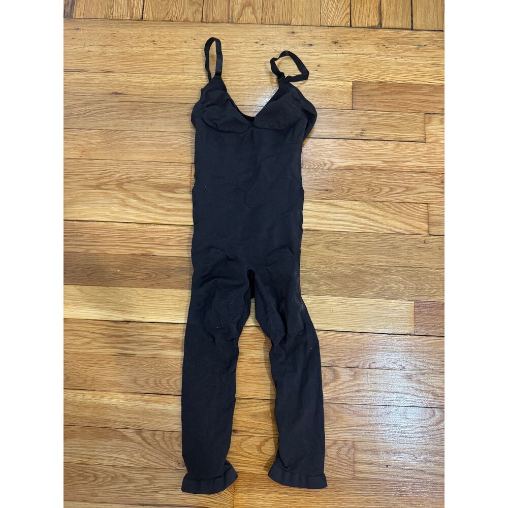 Skims size s/m Black Sculpt Shapewear Sculpting Bodysuit small/ medium NWOT - Picture 4 of 12